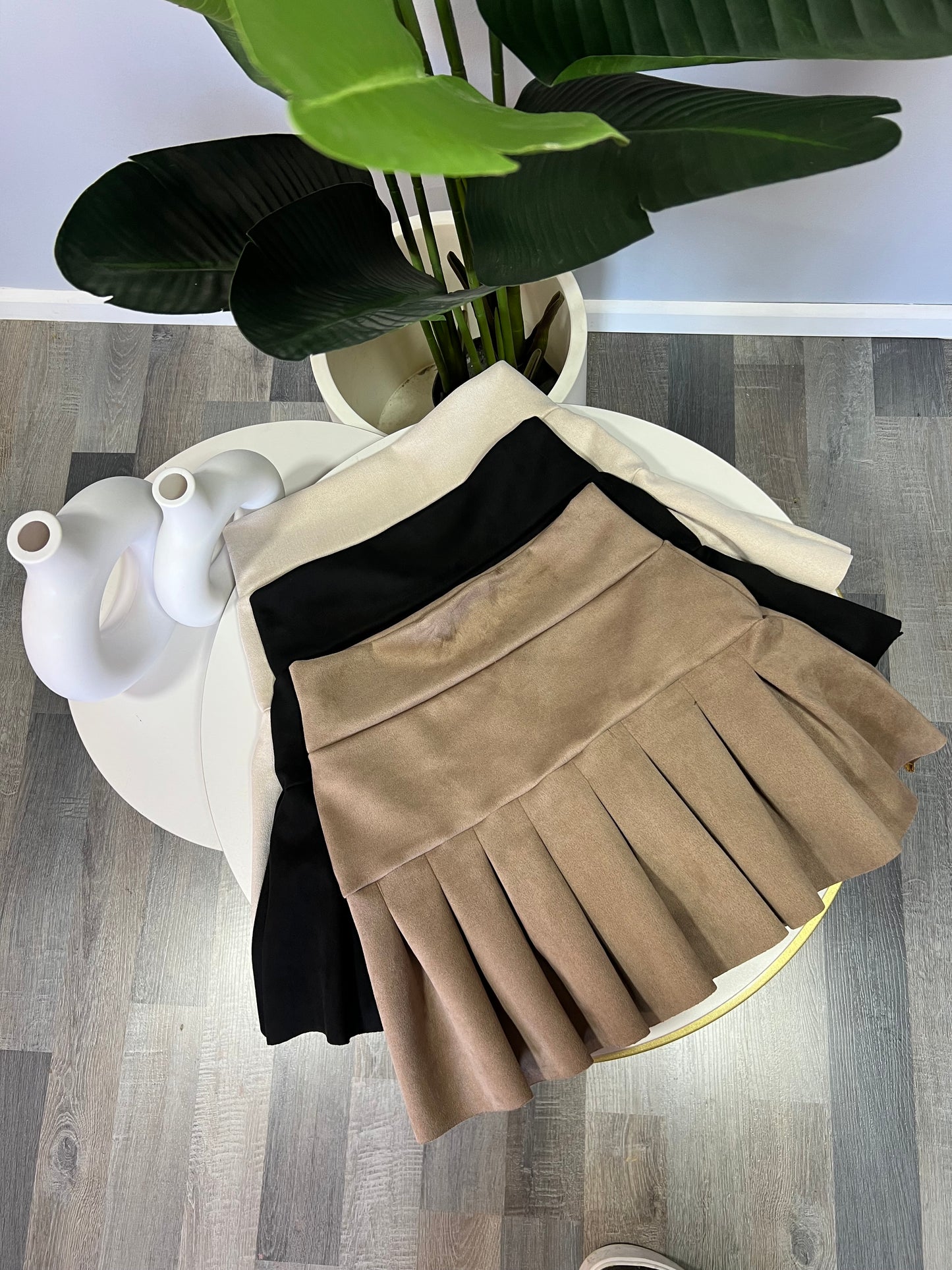 Falda short gamuza
